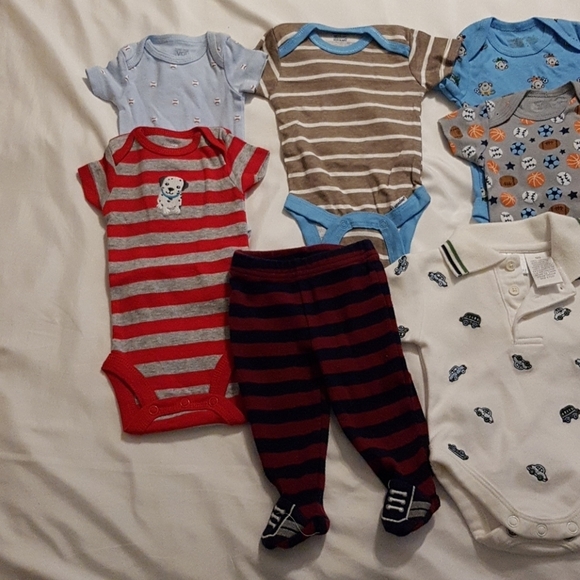 Newborn boys bundle of body suits & 1 footie pants #5 - Picture 2 of 12
